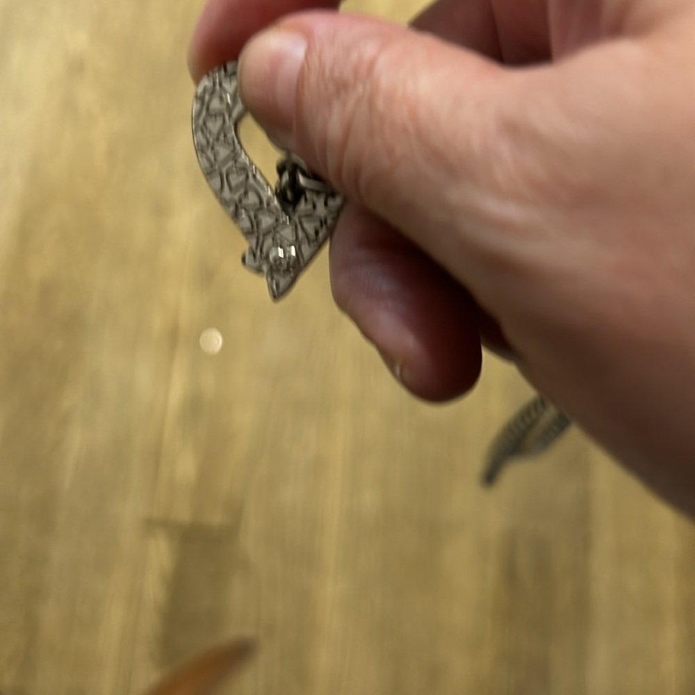 Cute vintage Brighton heart toggle necklace. - Picture 3 of 4